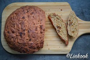 Beet bread aux graines de tournesol & figues | ©Yood (Good food good mood for you)