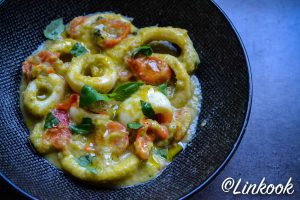 Calamars aux tomates cerises sauce courgette, basilic & citron | ©Yood (Good food good mood for you)