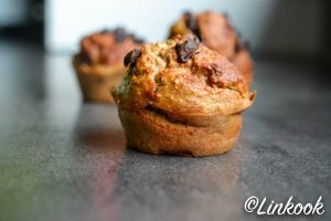 Muffins protéinés à la banane, purée de cacahuète & pépites de chocolat | ©Yood (Good food good mood for you)