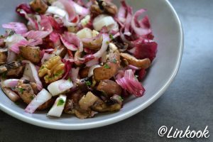 Salade endives & champignons au chèvre, noix & baies de Goji | ©Yood (Good food good mood for you)