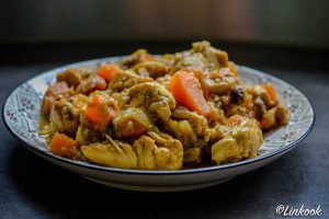 Tajine de poulet aux patates douces, aubergines & raisins secs | ©Yood (Good food good mood for you)